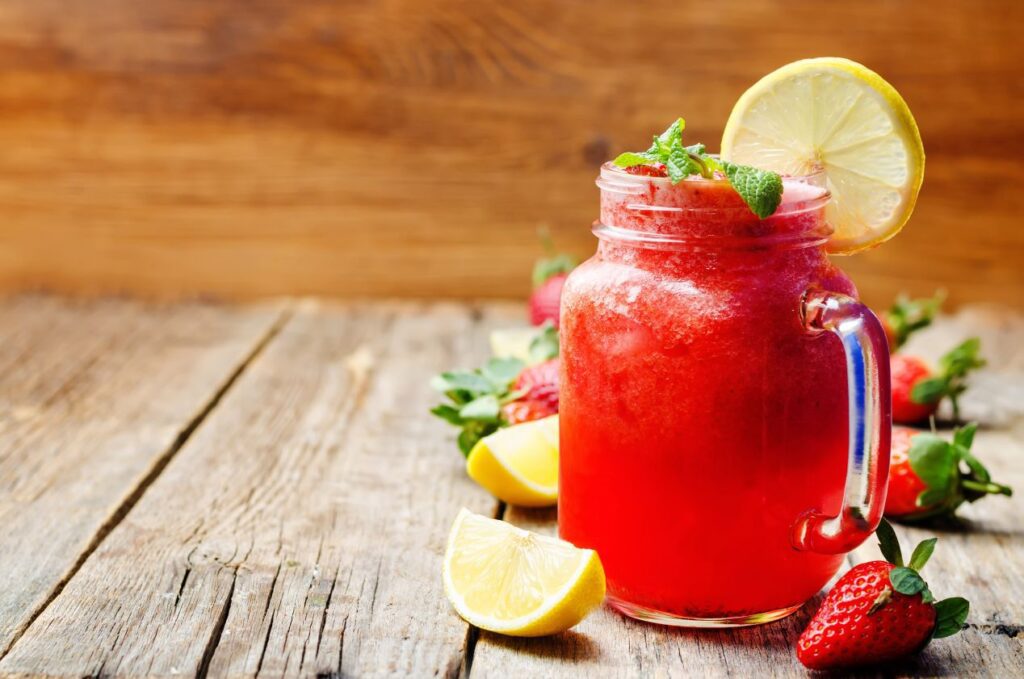 Lemoniada truskawkowa z daktylami
